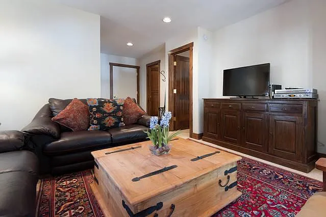 360 E Agatam Ave — Photo 18