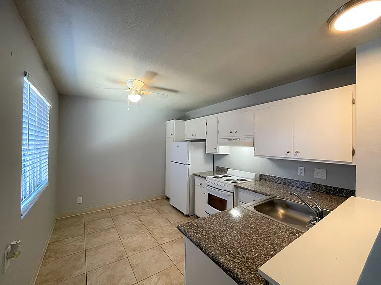 Lincoln Courtyards at 531 Glendora Avenue — Photo 28