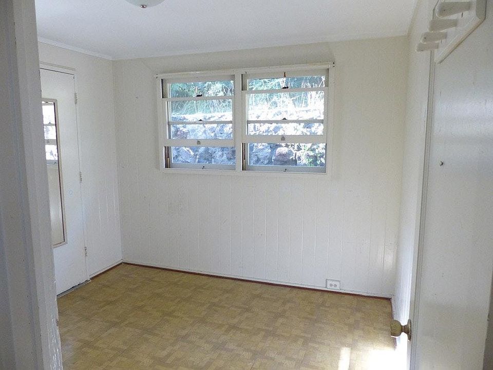 bedroom w/AC