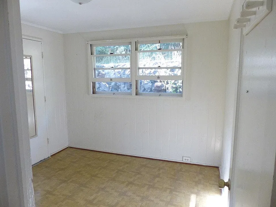 bedroom w/AC