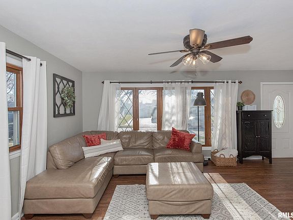 3rd image of 2338 W Rusholme St