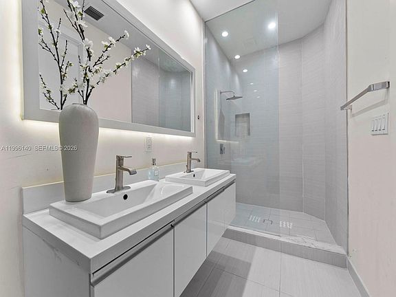4th image of 10265 NW 63rd Ter APT 205