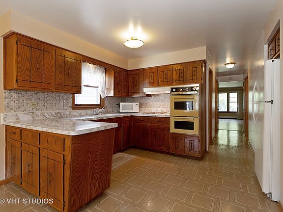 3rd image of 5911 W Leland Ave #1