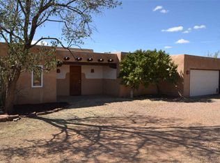 4 Amistad Pl, Santa Fe, NM 87508