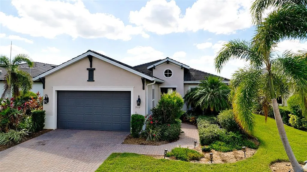 3 bed, 2.5 bath, 2249 sqft, $4,000 — Photo 1