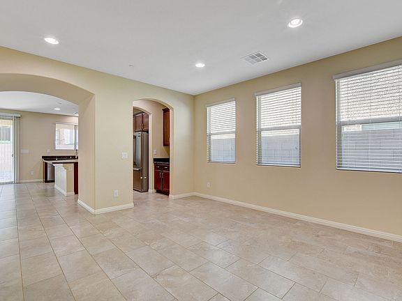 5th image of 2919 Caxton Grove Dr