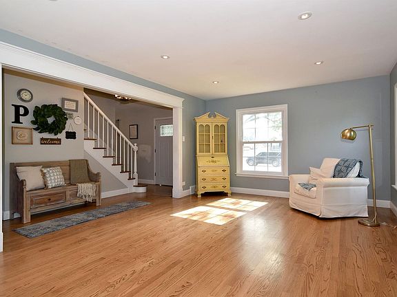 2nd image of 10516 Laramie Ave
