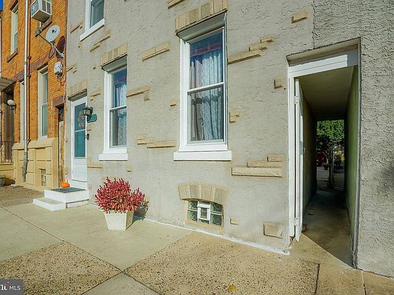 3rd image of 2643 E Clearfield St