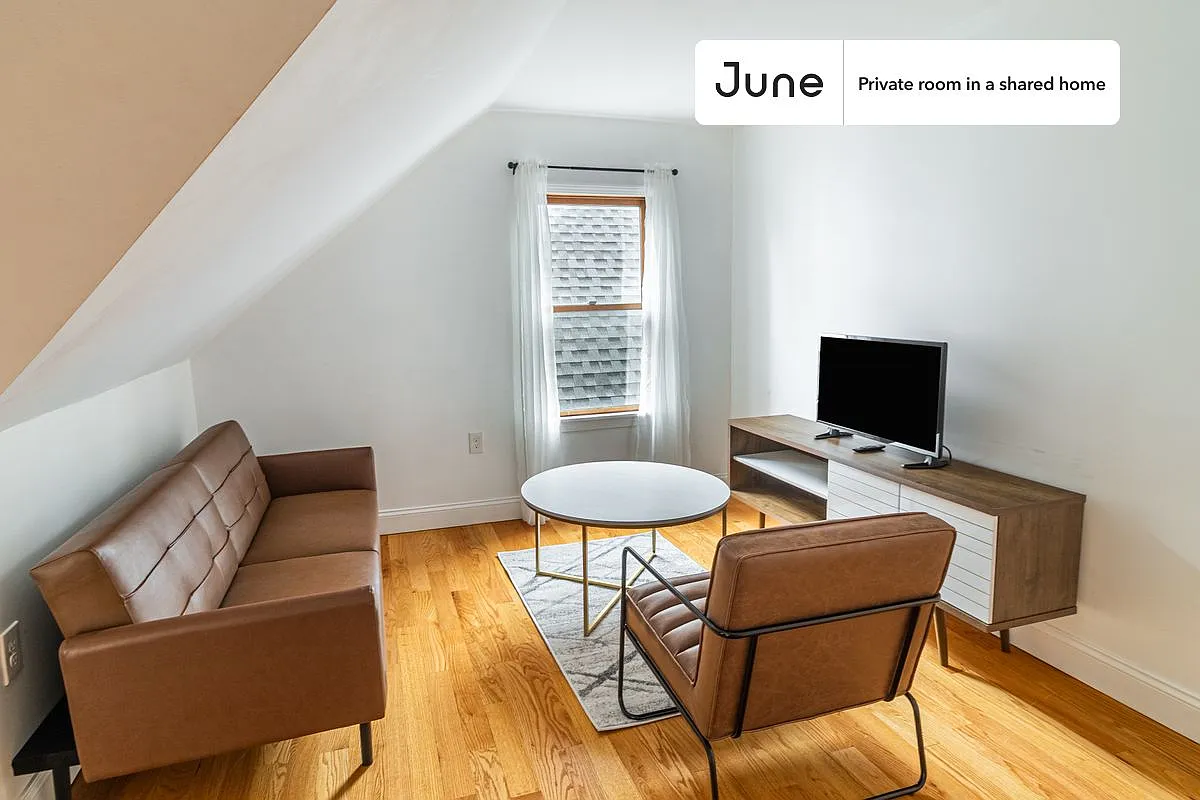 Full bedroom in 6 bed/2 bath home in Somerville #1379 C — Photo 4