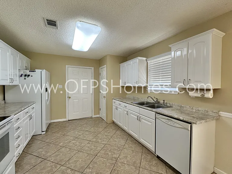 2961 2nd Ave — Photo 6