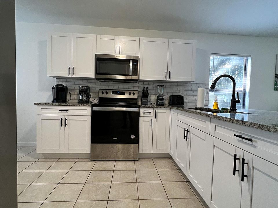 1st image of 812 1st Ave NE #1