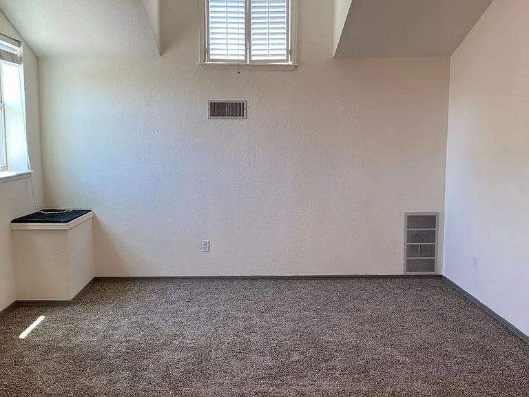 4201 Colony Dr — Photo 11