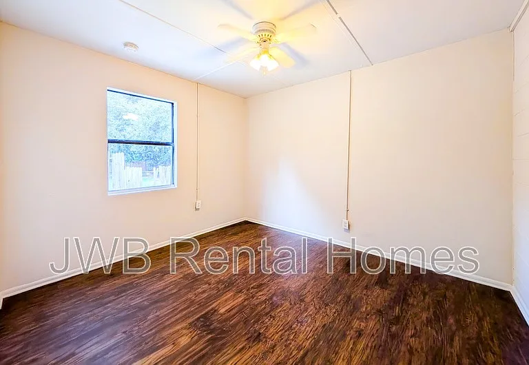 5742 Newberg Ln — Photo 10