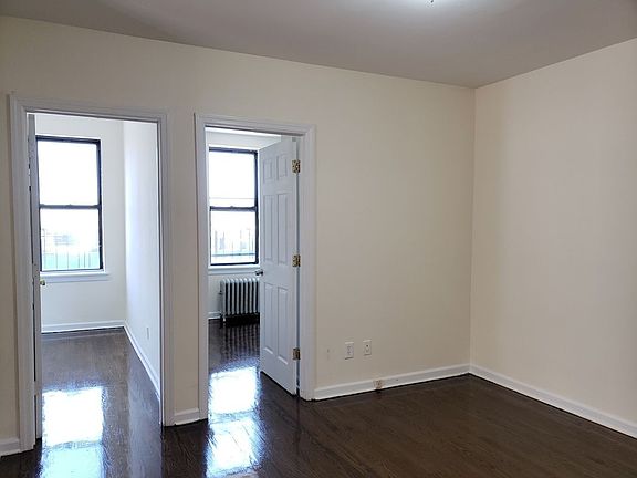 3rd image of 3424 44th St APT 3F