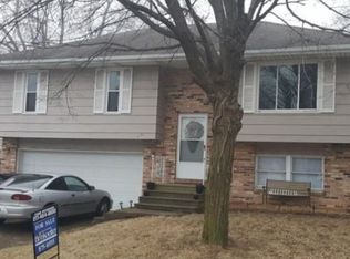 3522 N Redstart Dr, Decatur, IL 62526