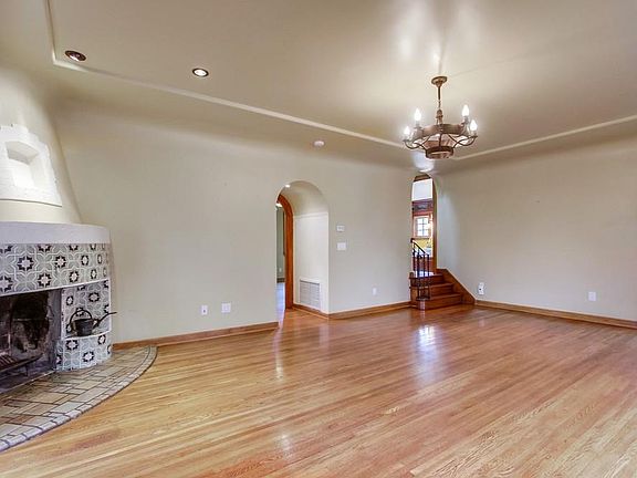 5th image of 2616 Upas St