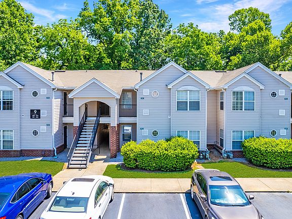 5th image of 100 Willow Creek Dr #610