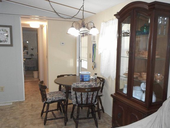 4th image of 208 Gardenia Dr