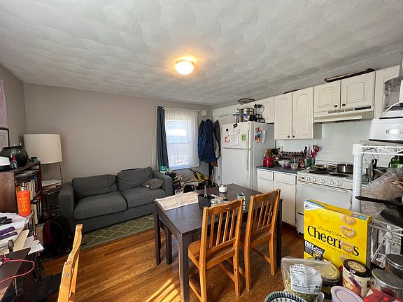 4th image of 639 Somerville Ave #4