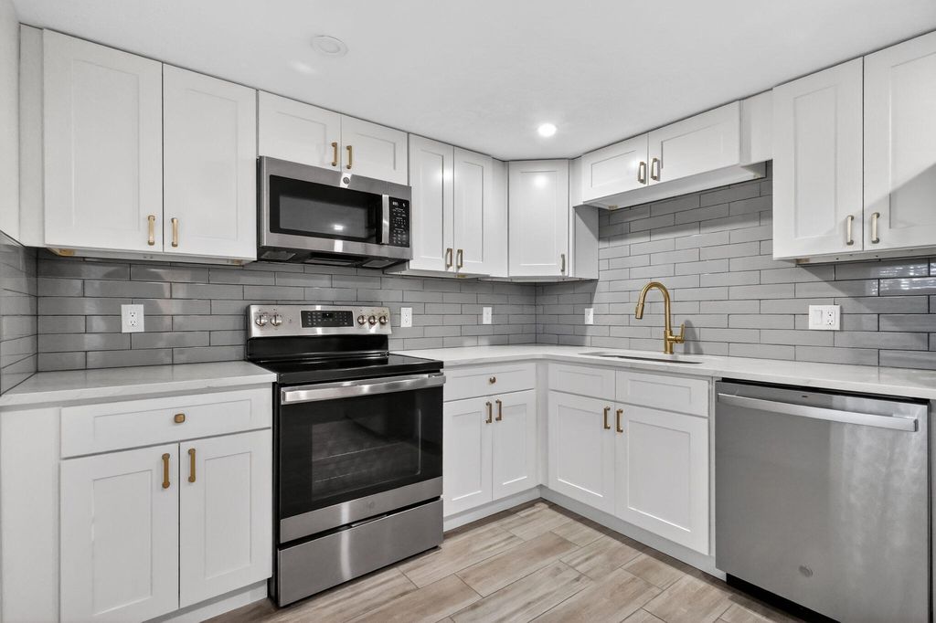 545 Oaks Lane #409, Pompano Beach