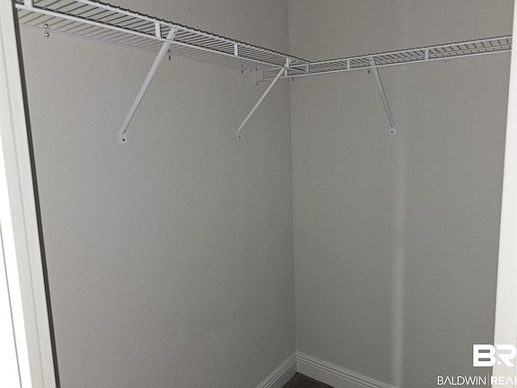 5th image of 23035 Ridgewood Dr