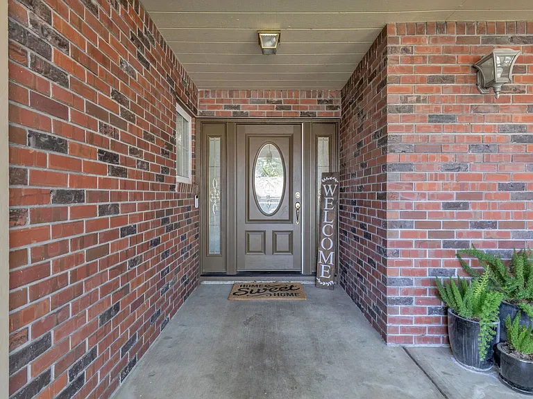 1856 Ridgeview Dr — Photo 3