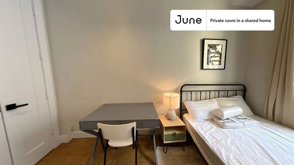 Full bedroom in 3 bed/1 bath home in Central Harlem #1089 B — Photo 2