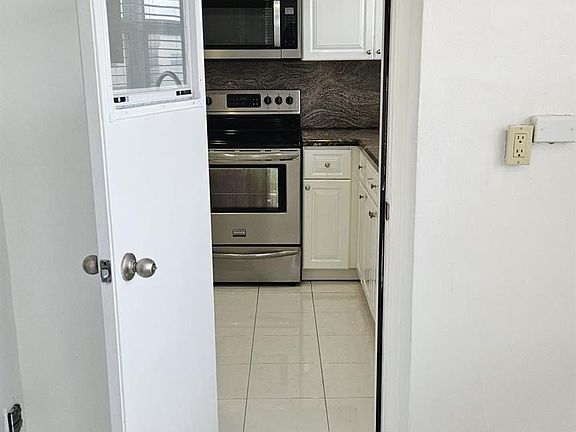 4th image of 4042 NW 19th Street #F411