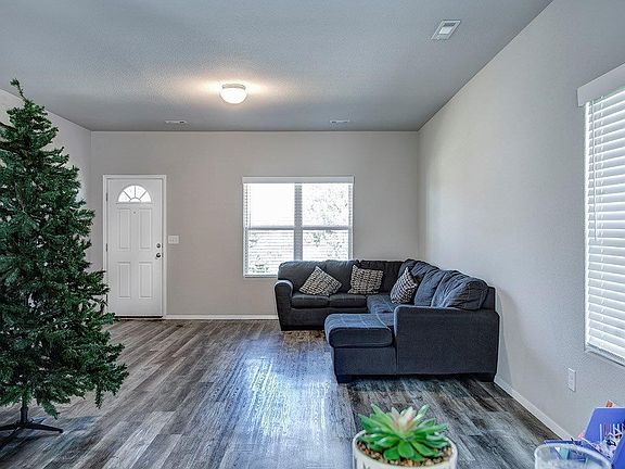 5th image of 246 Evans St