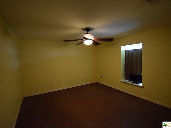 3rd image of 407 Vandenberge St