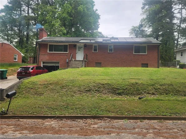453 Forest Ln, Petersburg, VA 23805