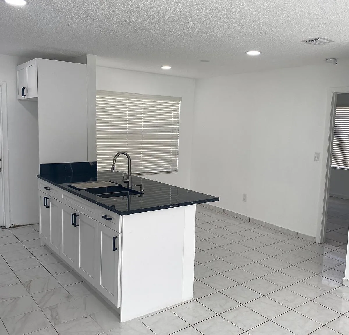 Property For Rent — Photo 4