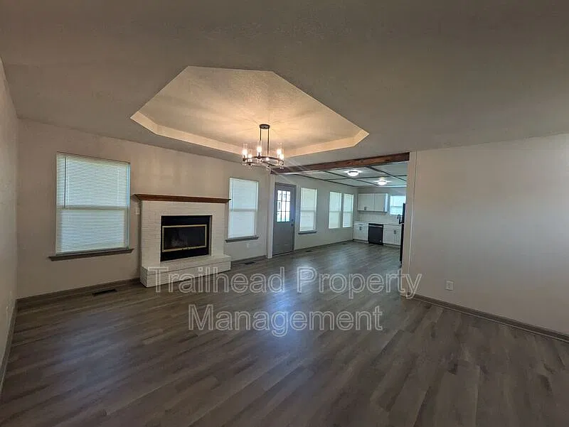 4 bed, 3.0 bath, 2400 sqft, $2,495 — Photo 3