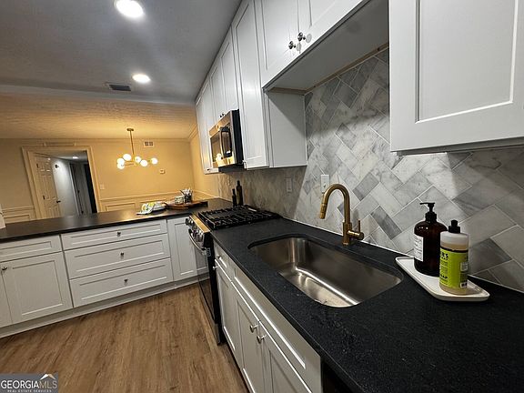4th image of 804 Woodcliff Dr