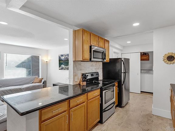 5th image of 2885 Oneida Street