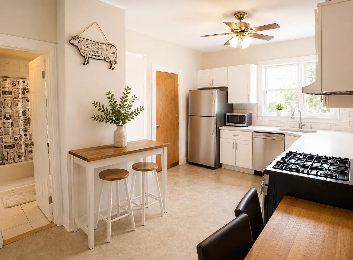 3 bed, 1221 sqft, $3,200 — Photo 3