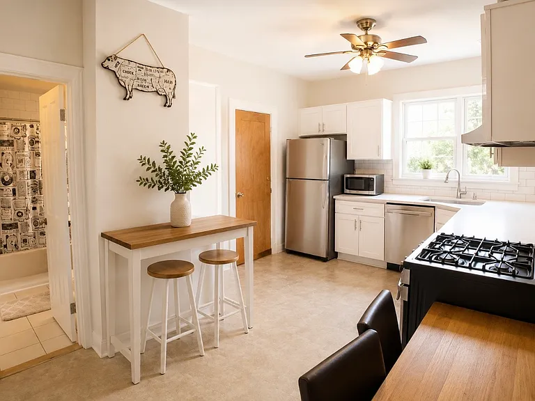 2 Bay St #3 — Photo 3