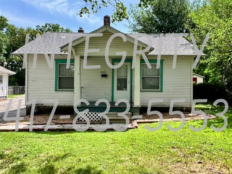 2326 N Franklin Ave — Photo 1