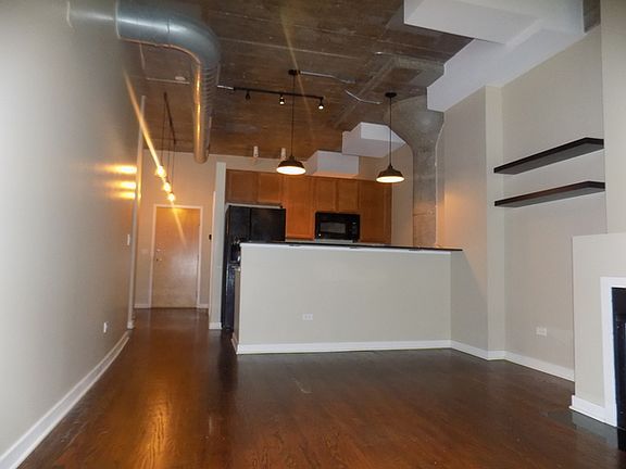 2nd image of 1033 W 14th Pl Unit 133