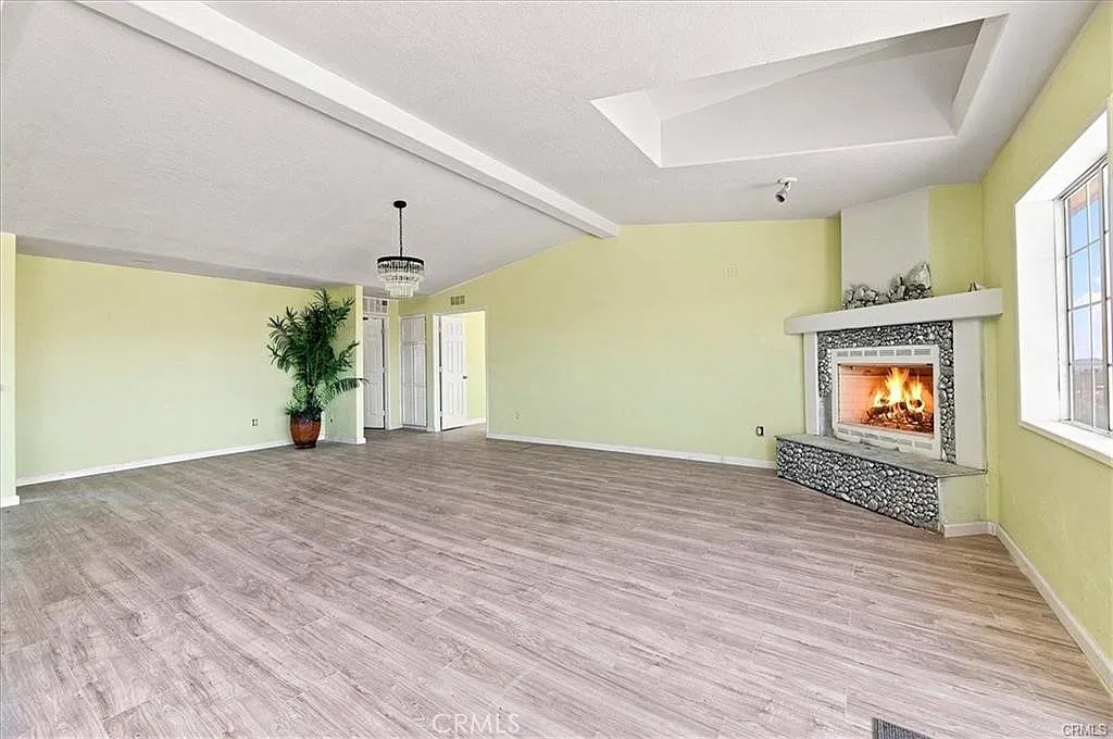 3 bed, 1994 sqft, $2,750 — Photo 2