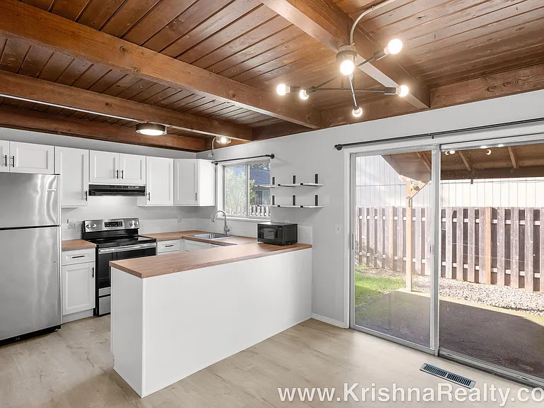 9957 SW Scott Ct — Photo 10