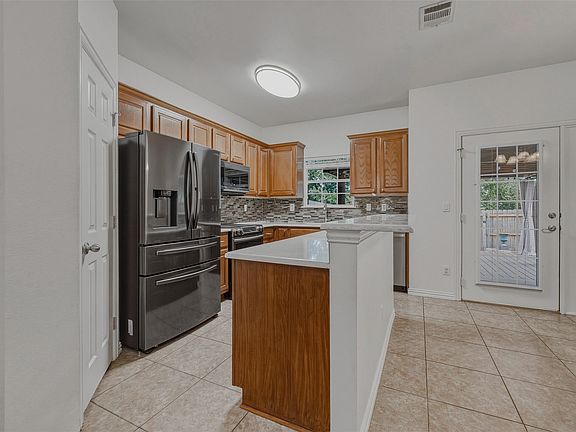 5th image of 160 Greathouse Vlg
