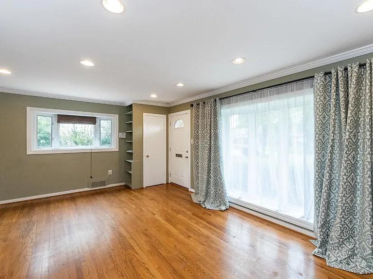6814 Duke Dr — Photo 4