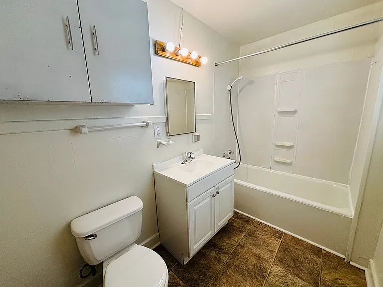 116 Lester St — Photo 8