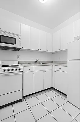 Rented by Mirador Real Estate | media 21