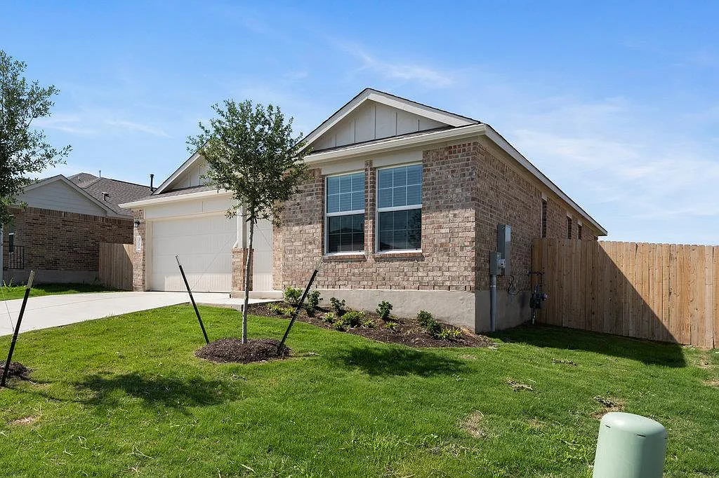 3 bed, 2.0 bath, 1500 sqft, $1,895 — Photo 3