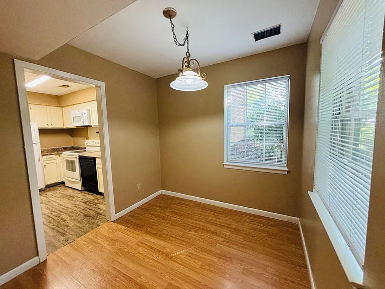 436 Marlington St — Photo 4