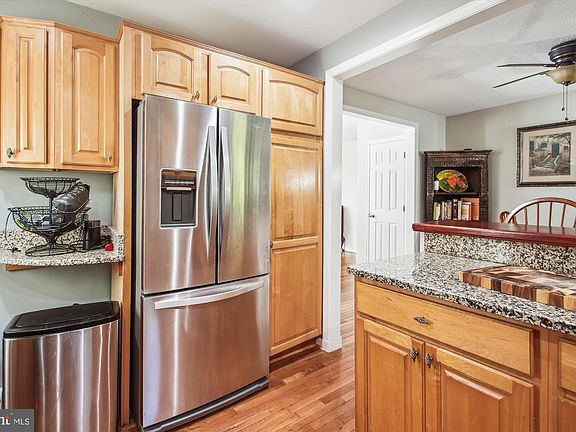 4th image of 427 Edgemere Dr #53