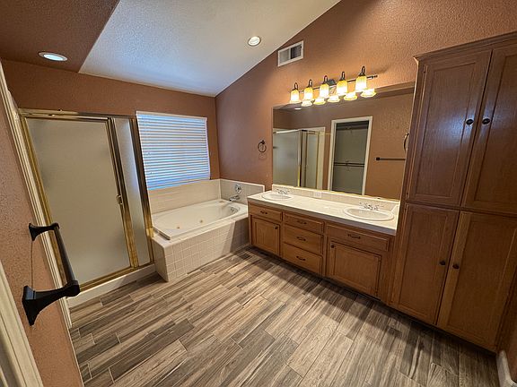 5th image of 2382 E Omaha Ave
