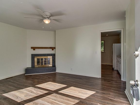 3rd image of 643 Bixler Ave